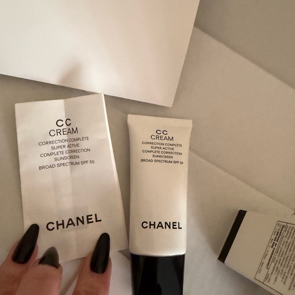 CHANEL AUTHENTIC CC CREAM #10 BEIGE - Picture 10 of 10